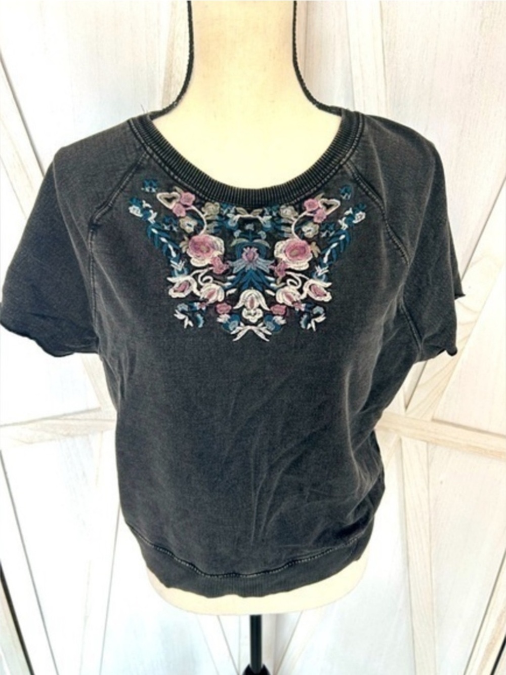 🌸 Ecote Black Short-Sleeve Sweatshirt with Pink & Blue Floral Embroidery